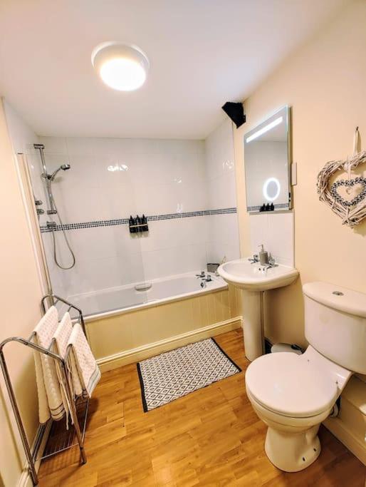 נאנטוויץ' Cosy Central Modern Apartment מראה חיצוני תמונה
